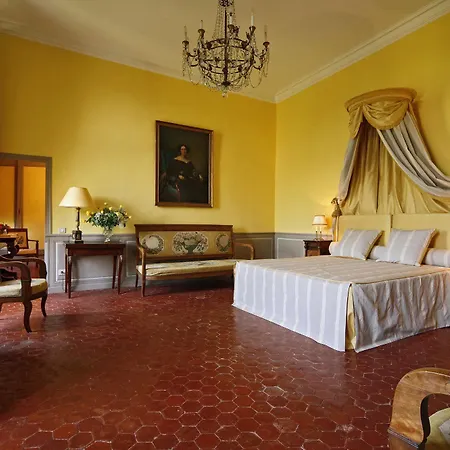 Chateau De Bed & Breakfast La Barben